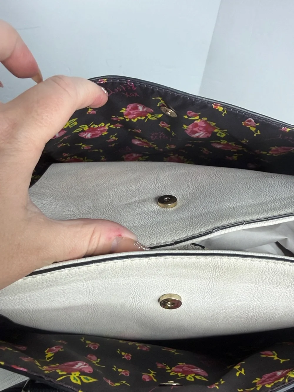 Betsey Johnson Black and white Heart Bow Hand Bag/Purse Floral Lining - Hearts